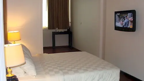 East Hotel Yangon 3*,